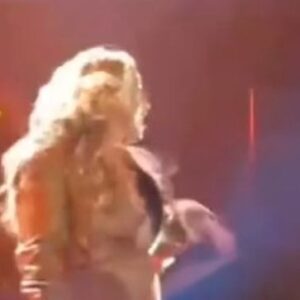 Kiely Williams Instagram - Taking a stroll down memory lane!! Swipe for commentary on the “shoe incident” plus @sabrina.bryan interrupting said commentary with her texts! 🤣🤣🤣🤣