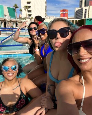 Kiera Hogan Instagram - Vegas part 1 💙💙