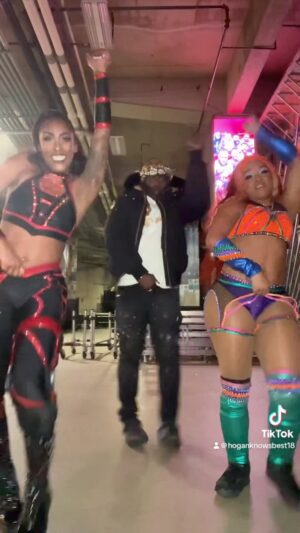 Kiera Hogan Instagram - How @la_redvelvet and I get ready for @ringofhonor with @princekingnana hittin the Nana duh?! The tag team you know you need, we bringin big pressure all 2024 and that’s on periodt!! #roh #aew #princenanadance