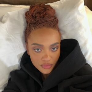 Kiersey Clemons Instagram - You stink @ernestocasillas
