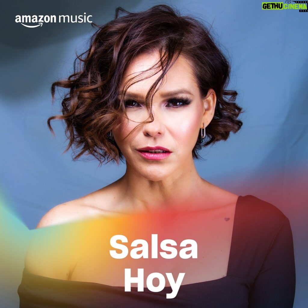 Kika Edgar Instagram - Porque hoy es viernes, hoy es de Salsa 💃🏻 y el cuerpo lo sabe!!! Estamos en portada de @amazonmusicmx ! Dale play!!! Link en canal! 🌷🌺💃🏻💄🌷🕺