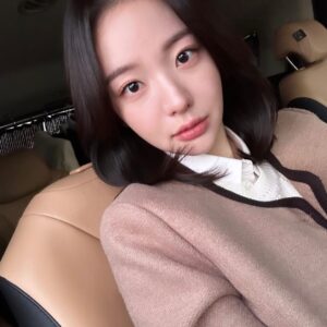Kim Chae-eun Instagram - 귀찮아 ¿