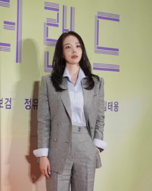Kim Chae-eun Instagram - 원더랜드 🤍