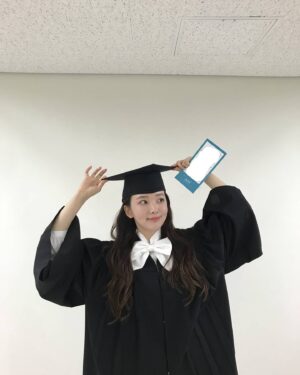 Kim Chae-eun Instagram - 🎓