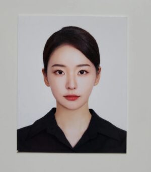 Kim Chae-eun Instagram - 무,, ㅁ..? #여권사진 은 무표정이지 !🤭