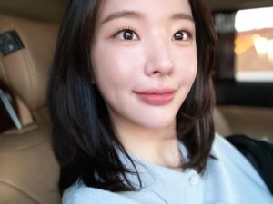 Kim Chae-eun Instagram - 해피 뉴 채은☀️