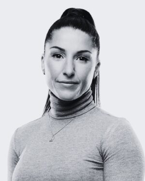Kim Clavel Instagram - Nous sommes absolument enchantés d’accueillir la célèbre boxeuse @kimklavel en tant qu’invitée d’honneur, prête à entrer dans l’arène culinaire pour évaluer les plats des deux équipes

We are absolutely delighted to welcome the renowned boxer Kim Clavel as our guest of honor, ready to step into the culinary arena to evaluate the dishes of both teams

#kimklavel #combatdeschefs #kimclavel
