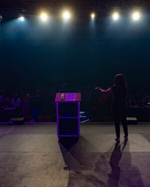 Kim Clavel Instagram - J’ai eu la chance de donner ma première conférence au centre des congrès à Qc! J’étais tellement nerveuse (disons que je suis plus confortable dans mes bottes de boxe) mais tout s’est déroulé à merveille! J’ai adoré partager mon parcours sportif. Merci au Rank Up Academy pour votre confiance. 🫶🏻

Parfois des opportunités se présentent, tu hésites par peur de ne pas être à la hauteur et finalement tu te lances et tu réussis! 

#conference #boxing #athlete #rankupevent