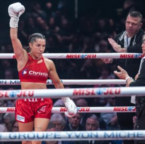 Kim Clavel Instagram - Une belle victoire hier au casino de Montréal ! Mon 20ième combat professionnel.

  Je tiens à remercier mon équipe qui depuis toujours, est là pour moi combat après combat, des gens motivés , compétents , passionnés…votre travail ne passe pas inaperçu et je vous en suis profondément reconnaissante. Mes Coachs, mon équipe de coin , mes préparateurs physiques , @groupeyvonmichel , tout ceux qui parfois travaillent dans l’ombre mais qui me permettent de briller à ma juste valeur , je vous remercie. 

Mes précieux(ses) partenaires d’entrainements , mes commanditaires @christinautomobile , @david_stmartinqc Bereskin &  Parr. 
Merci à tous les gens qui se sont déplacés pour venir m’encourager , mes amis (es) , ma famille , mes précieux fans, votre inconditionnel soutient m’aide à passer au travers de tout et à me relever de chaque épreuve afin de donner le meilleur de moi chaque fois! Merci pour cette ambiance unique que vous mettez dans la place à chaque fois!!! 

Je serai de retour dans le ring le 16 mai au Casino de Montréal mais pour le moment je vais prendre quelques jours de repos et me remettre au travail sous peu parce que c’est une grosse année pleine de défis que nous avons devant nous! 👊🏼 

#boxing #womenboxing #groupeYM #femaleathlete #montreal #teamclavel #lightflyweight 

📸 @yanickmaltaisphotographie