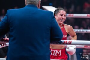 Kim Clavel Instagram - Kim l’emporte après 10 rounds de guerre. Son adversaire était venue pour combattre mais Kim était plus rapide et plus précise. Bravo Kim, tu as été extraordinaire! @groupeyvonmichel #boxing #woman #casino #win #teamkk #groupeym