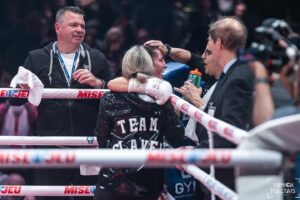 Kim Clavel Instagram - Kim l’emporte après 10 rounds de guerre. Son adversaire était venue pour combattre mais Kim était plus rapide et plus précise. Bravo Kim, tu as été extraordinaire! @groupeyvonmichel #boxing #woman #casino #win #teamkk #groupeym