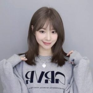 Kim Da-ye Instagram - 장발일 땐 단발로 자르고 싶고
막상 단발로 자르면 다시 기르고 싶은
변덕쟁이 청개구리 
이거 저만 그래요?