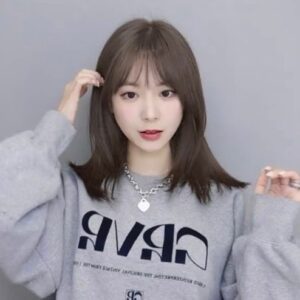 Kim Da-ye Instagram - 장발일 땐 단발로 자르고 싶고
막상 단발로 자르면 다시 기르고 싶은
변덕쟁이 청개구리 
이거 저만 그래요?