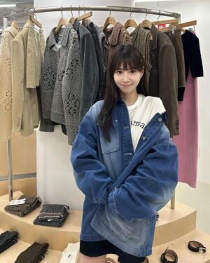 Kim Da-ye Instagram - 미리보는 @grovestore 23 F/W
예쁜 옷 옆에 예쁜 옷..
이번 내 가을 옷장도 그로브로
꽉 채워질 예정 🤎