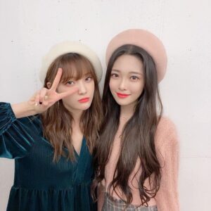 Kim Ha-ram Instagram - 200212 리슨스테이지

수아언니와 함께한 첫 리슨스테이지!!
이번 리슨 준비하면서도, 공연하면서도 많이 웃고 재밌었고 너무너무너무 행복했습니다❤❤
미스틱스토리 유튜브 채널에서 리슨스테이지 많이 시청해주세요🥰🥰
Photo by 울막둥이시윤🐥💛