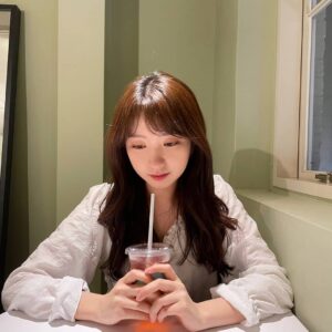 Kim Ji-min Instagram - 🌸🌼🌷
(사진 찍고 바로 마스크 썼어요☺️)