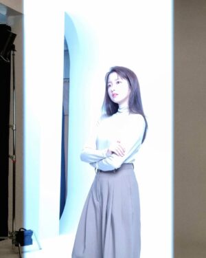 Kim Ji-min Instagram - SM C&C 포스트에 프로필 촬영 현장 비하인드가 올라왔어요!! 💕
(이참에 촬영 당시 폰으로 찍었던 비하인드들도 대방출 흐흐흐) 링크주소는 프로필에 올려둘게요오🥰