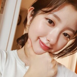 Kim Ji-min Instagram - 집에서 셀카놀이🏠