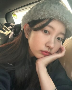 Kim Ji-min Instagram - 어느덧 올해의 마지막이 왔네요.
올 한 해 정말 고생 많으셨습니다.🙏
내년에는 더욱 더 좋은 일들로만 가득하시길 바랄게요.🥰 
감사하고 사랑합니다!🩵
✨️Happy new year 2023✨️