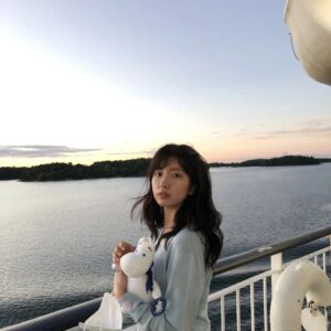 Kim Ji-min Instagram - 여행 때 🌊