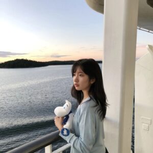 Kim Ji-min Instagram - 여행 때 🌊