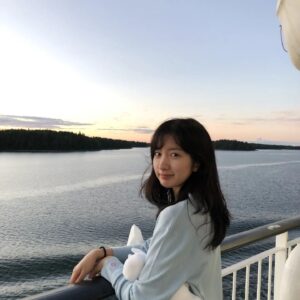 Kim Ji-min Instagram - 여행 때 🌊