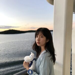 Kim Ji-min Instagram - 여행 때 🌊