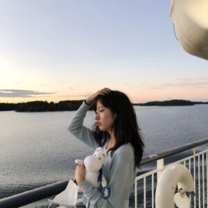 Kim Ji-min Instagram - 여행 때 🌊