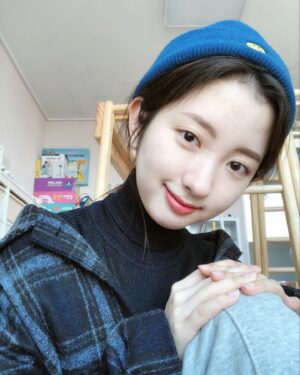 Kim Ji-min Instagram - 모두모두 메리 크리스마스❤💚
Merry Christmas 🎄
(예쁜 눈썹 정말 감사합니다!!☺ 주소는 사진에 태그했어요오!ㅎㅎ)
