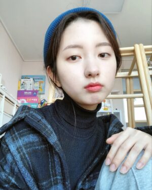 Kim Ji-min Instagram - 모두모두 메리 크리스마스❤💚
Merry Christmas 🎄
(예쁜 눈썹 정말 감사합니다!!☺ 주소는 사진에 태그했어요오!ㅎㅎ)