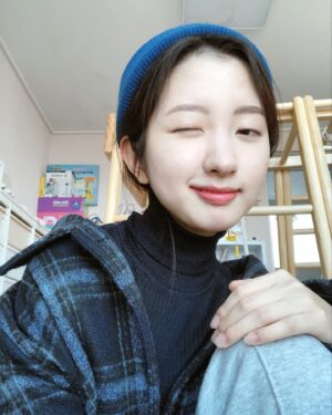 Kim Ji-min Instagram - 모두모두 메리 크리스마스❤💚
Merry Christmas 🎄
(예쁜 눈썹 정말 감사합니다!!☺ 주소는 사진에 태그했어요오!ㅎㅎ)