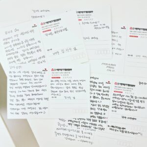 Kim Ji-soo Instagram - 사랑의 장기기증 운동본부 이식인 편지 오디오북 녹음에 참여하고 왔습니다. 
뻘쭘해서..2011년 이 사진을...제 손으로는 그 어느곳에도 올려본적 없는데 골수기증에 관심 한번 부탁드리겠습니다.🙏 관심 가져주십쇼.🙇‍♀️ 🙇‍♀️ 저는 #사랑의장기기증운동본부 에 직접 가서 등록했었는데 인터넷으로도 기증등록을 하실 수 있습니다. 감사합니다. 🙏

사랑의 장기기증 관계자분들 한분 한분 손엽서 늘 너무 감사하고 감동이에요!
감사드립니다.💜

#2005년각막장기골수기증등록
#7년만의기적
#2011년골수기증
#골수기증오만분의일의기적 

@donororkr