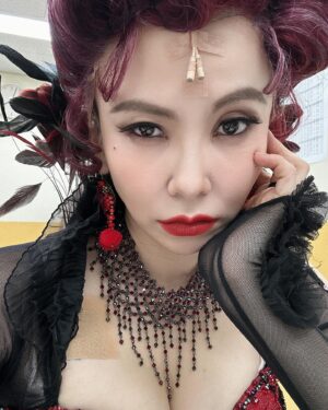 Kim Ji-woo Instagram - .
.
에바가 돌아왔지요오😎😎
.
.