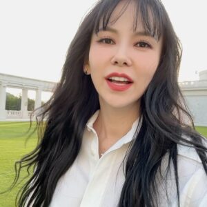 Kim Ji-woo Instagram - .
.
☀️
.
.