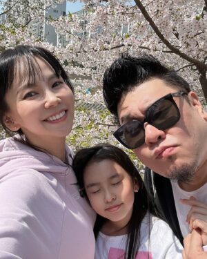 Kim Ji-woo Instagram - .
.
집앞에 산책만 나가도 이렇게 아름다운 세상이라니😍
루아가 만들어준 샌드위치 도시락 들고 산책하며 한가로이 이야기하다 들어오는 행복한 시간들❤️❤️❤️
.
.