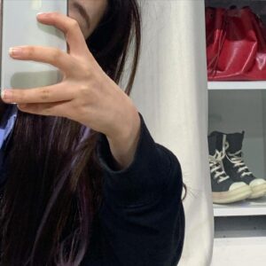 Kim Ji-young Instagram - 오늘 구필수 막방. 
쌤이 이번에는 타로 버블티🧋💜 @m._.celina