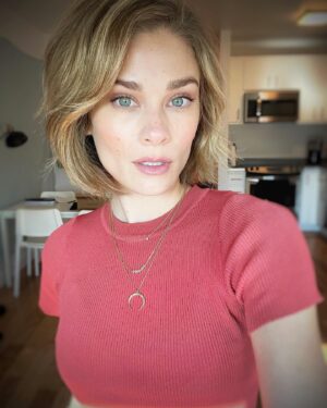 Kim Matula Instagram - Just casually taking selfies by the window and pretending to be on the phone when a stranger walks by. As one does.