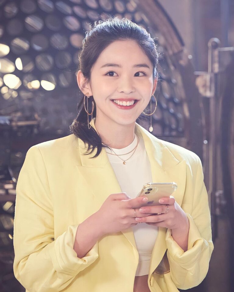Actress Kim Si-eun HD Photos and Wallpapers January 2022