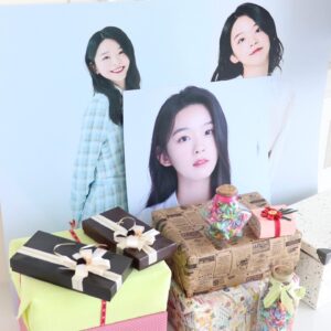 Kim Si-eun Instagram - 내 뒤에 나 있다 (초희있다?) ✌🏻💕
