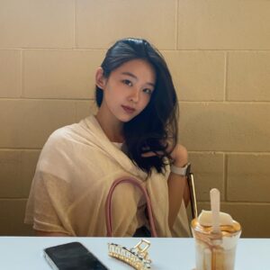 Kim Si-eun Instagram - 