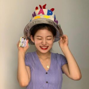 Kim Si-yoon Instagram - 💜🐣🤩💜
