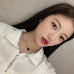 Kim Si-yoon Instagram - 🌙⭐🐣💛✨🌟
유니시티 소중해 사랑해💖
ユニシティ大切なんだ大好きだ💖
.
.
#シユン#시윤
#ユニシティ#유니시티🐣❤️
#고민하다가#사진#다#올림#ㅎㅎ
#치통샷 😆