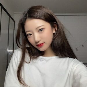 Kim Si-yoon Instagram - ✨Popteen 6月号発売👀✨
.
Popteen 6月号が発売になりました！！
表紙はリコリコさんです!おめでとうございます🎉
.
そして付録はCECIL McBEE女子力UP最強コスメ4点セットが一緒にいます！！
.
残念にも私が今回の6月号にはコロナによって参加しないようになりました😭😭それで！
私の普段のセルカを入れました！
皆さんも体に気をつけてください！！
皆さんが痛ければ私も痛いです。。笑
たとえ6月号に参加できなかったがそれでも私とPopteen 6月号に多くの関心と応援お願いします！！💕🥺💕
.
いつも愛してるよぉ😆❤️❤❤❤❤❤
.
항상 사랑합니다앙😆❤️❤❤❤❤❤
.
#popteen