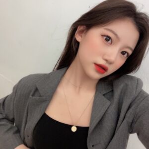 Kim Si-yoon Instagram - 皆さん、私のJCサバイバル順位は"4位"です! 
最後まで私を信じて応援して、一緒に努力してくださったユニシティとたくさんの方々に本当にありがとうございます。🙇 ♀️
。
。
皆さんが私を考えながら書いて下さったアンケートは私に 
本当に大きな力になりました! ユニシティがきた力を必ずお答えします!
これからも私と一緒にしてください 🐣💓 。
。
多くのpopteen読者の方に資するため、良いモデルになりうるよう、誠実に努力します! 
ユニシティの皆様いつも愛します ❤
.
.
.
여러분!저의 JC 서바이벌 순위는 「4위」입니다! 
끝까지 저를 믿고 지지해주시며 함께 노력해 주신 유니시티 분들과 저를 응원해주신 많은 분들께 정말 감사드립니다.🙇 ♀️
.
.
여러분께서 저를 생각하며 써주신 앙케이트는 저에게 
정말 큰 힘이 되었습니다! 유니시티가 준 힘을 꼭 보답하겠습니다!
앞으로도 저와 함께 해주세요 🐣💓 .
.
많은 popteen 독자분들께 도움이 되는, 좋은 모델이 될 수 있도록 성실하게 노력하겠습니다! 
유니시티 여러분 항상 사랑합니다 ❤
.
.
#シユン
#김시윤
#siyoon
#popteen
#Mysticstory
#mysticrookies