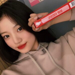 Kim Si-yoon Instagram - 고마워요 항상❤

#빼빼로데이 #🐣