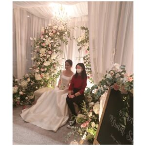 Kim Su-in Instagram - ♡
.너무 아름다우신 오늘에 신부 🥰
.나수지 감독님
.축복합니다~❣💕
.
.
.
.
.
.
.수인이에게는  한발더  성장할수  있도록  믿어주시고 응원해주신  은인 이십니다~
.
.
#행복하세요
#축복합니다
#나수지감독님
#웬아이가보았네
#동자
#사랑해주셔서 감사합니다
#김수인
#행복합니다
#건강하세요🙏