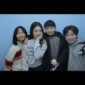 Kim Su-in Instagram - .우린 뭉쳤다~ ㅎㅎ
.방학 끝나기전  드디어~
.
.누나 따라온 수하
.오랜만에 본 도원이 희원이 
.모두  재미있게 ^^
.잠깐 이지만  아쉽지만 ~  그래야 더 재미있다는 
.
.
.
.
.
#김수인
#김도원 @2011.4.14_do_won_kim 
#엄마들이 친구
#우린 다시  만나기로~
#힘을 얻어간다~♡