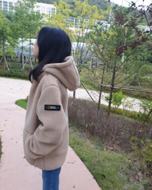 Kim Su-in Instagram - ♡
#광고
.
.
.수인이는  잘있지요~🤗
.
.
.벌써 뽀글이를 입으니 따뜻하다는 계절이 오고 있네요~
.시간참~  빠르다는..
.그새 또 컸다는  우리수인이 ~😁
.감기조심
.건강조심 하세요~
.
.
.
.
.@ng_apparel.kids
#내셔널지오그래픽키즈#내셔널지오그래픽#코스토니뽀글이#키즈후리스#후리스#플리스
.
#김수인
#아역김수인
#아역배우
#주니어모델
#광고모델