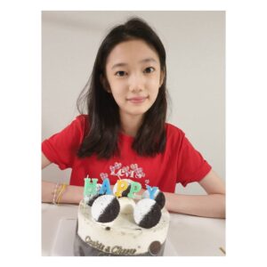 Kim Su-in Instagram - ♡
.오늘은~🥰
.수인이 생일이었어요~^^
.뜻깊은 하루였기를~🥳💕
.
.수인이는 너무 잘지내지요~😊
.
.
.
.
#건강하게
#모두 행복하세요 ♡
#생일
#생일축하해
#김수인
#아역배우
#주니어모델
#행복하자
#happybirthday 💕
#편안한밤되세요
#goodnight🌙