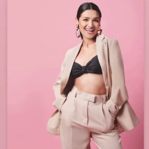 Kim Suzanne Engelbrecht Instagram - Thank You💋 @womanandhome_sa 

Hair and Make Up - by my bestie @mornemarx123 💄 
Stylist - @iamrojuan ❣️
Photographer - @garethvannelson 📸